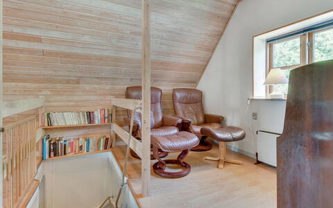 Ilja - 400M from the Sea: Flooring, Verdieping, Hout, Interieur Ontwerp, Houten Vloer, Plafond, Architectuur, Meubilair, Verlichting, Huis