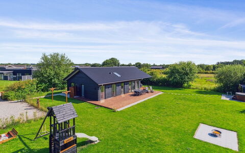 Hasten - 600M from the Sea: Dak, Huis, Huis, Verblijf, Siding, Landgoed, Oprit, Garden Gebouwen, Werf, Schuur