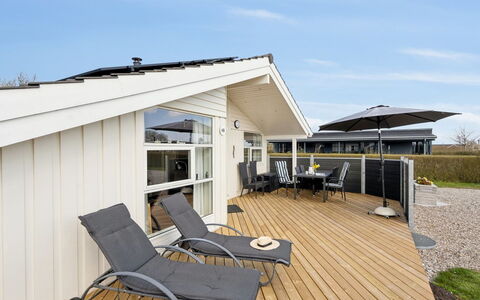 Tjakko - 900M from the Sea: Dak, Land Lot, Verblijf, Huis, Landelijk Gebied, Schuur, Siding, Garden Gebouwen, Blokhut, Hut