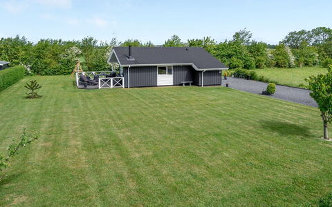Gustava - 700M from the Sea: Gras, Huis, Dak, Verblijf, Huis, Land Lot, Gazon, Tuin, Plain