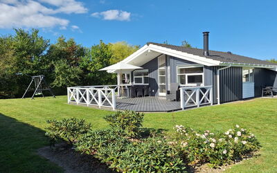 Gustava - 700M from the Sea