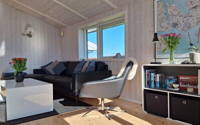 Gustava - 700M from the Sea