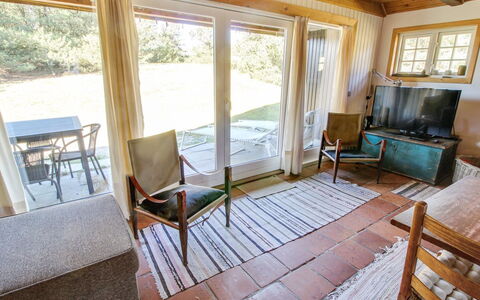 Emina - 400M from the Sea: Meubilair, Interieur Ontwerp, Stoel, Flooring, Tafel, Toevlucht, Verdieping, Plafond, Kamer, Eco Hotel