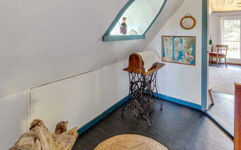 Emina - 400M from the Sea: Meubilair, Interieur Ontwerp, Stoel, Flooring, Tafel, Toevlucht, Verdieping, Plafond, Kamer, Eco Hotel