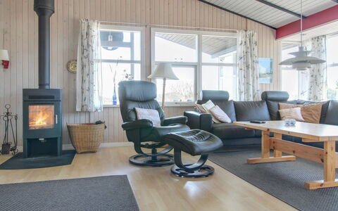 Vika - 600M from the Sea: Dak, Huis, Land Lot, Huis, Verblijf, Landgoed, Garden Gebouwen, Schaduw, Blokhut, Landscaping