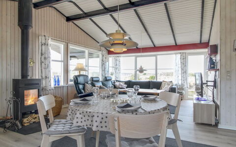 Vika - 600M from the Sea: Dak, Huis, Land Lot, Huis, Verblijf, Landgoed, Garden Gebouwen, Schaduw, Blokhut, Landscaping
