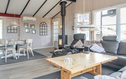 Vika - 600M from the Sea: Dak, Huis, Land Lot, Huis, Verblijf, Landgoed, Garden Gebouwen, Schaduw, Blokhut, Landscaping