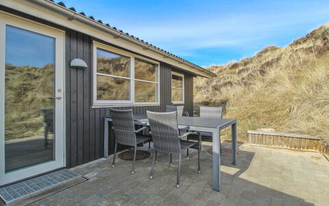 Vika - 600M from the Sea: Dak, Huis, Land Lot, Huis, Verblijf, Landgoed, Garden Gebouwen, Schaduw, Blokhut, Landscaping