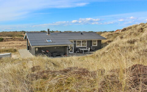 Vika - 600M from the Sea: Dak, Huis, Land Lot, Huis, Verblijf, Landgoed, Garden Gebouwen, Schaduw, Blokhut, Landscaping