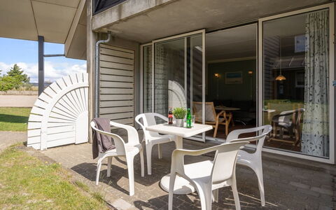 Ama - 100M from the Sea: Flooring, Verdieping, Plafond, Interieur Ontwerp, Countertop, Keuken, Cabinetry, Kamer, Major Appliance, Lichte Inrichting