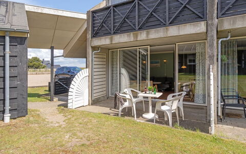 Ama - 100M from the Sea: Flooring, Verdieping, Plafond, Interieur Ontwerp, Countertop, Keuken, Cabinetry, Kamer, Major Appliance, Lichte Inrichting