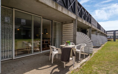 Ama - 100M from the Sea: Flooring, Verdieping, Plafond, Interieur Ontwerp, Countertop, Keuken, Cabinetry, Kamer, Major Appliance, Lichte Inrichting