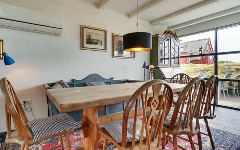 Anselmi - 450M from the Sea: Meubilair, Interieur Ontwerp, Hout, Flooring, Tafel, Plafond, Verdieping, Stoel, Eetkamer, Keuken En Eettafel