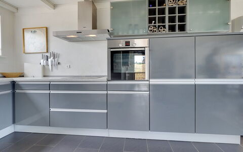 Anselmi - 450M from the Sea: Keuken, Toestel Van De Keuken, Flooring, Cabinetry, Major Appliance, Interieur Ontwerp, Huishoudapparatuur, Countertop, Verdieping, Meubilair
