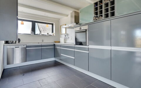 Anselmi - 450M from the Sea: Keuken, Flooring, Cabinetry, Major Appliance, Countertop, Toestel Van De Keuken, Interieur Ontwerp, Verdieping, Plafond, Verlichting