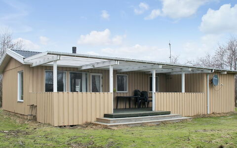 Svanhild - 1.2Km from the Sea: Struik, Stedelijk Ontwerp, Groundcover, Steen, Appartement, Landgoed, Metselwerk, Balkon, Landscaping