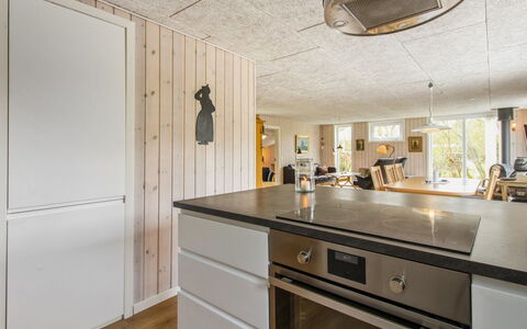 Nielsine - 1.5Km from the Sea: Flooring, Hout, Plafond, Keuken, Countertop, Interieur Ontwerp, Verdieping, Toestel Van De Keuken, Meubilair, Lichte Inrichting