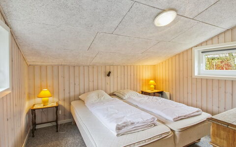 Nielsine - 1.5Km from the Sea: Hout, Plafond, Slaapkamer, Bed, Bedding, Bed Frame, Laken, Hardwood, Ontwerp, Freezing