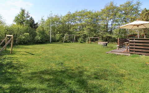 Nielsine - 1.5Km from the Sea: Gras, Grasland, Land Lot, Tuin, Plain, Gazon, Schaduw, Weide, Backyard