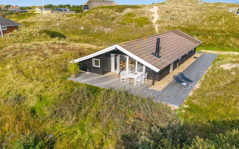 Edvardine - 400M from the Sea: Struik, Stedelijk Ontwerp, Groundcover, Steen, Appartement, Landgoed, Metselwerk, Balkon, Landscaping