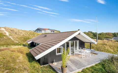 Edvardine - 400M from the Sea: Struik, Stedelijk Ontwerp, Groundcover, Steen, Appartement, Landgoed, Metselwerk, Balkon, Landscaping