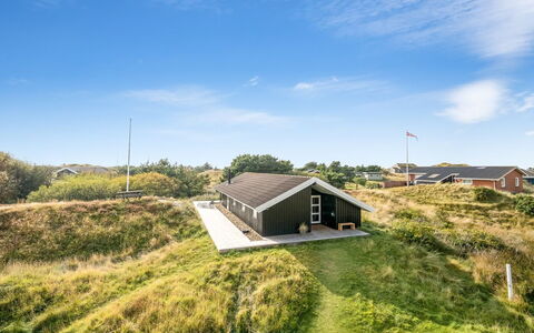 Edvardine - 400M from the Sea: Struik, Stedelijk Ontwerp, Groundcover, Steen, Appartement, Landgoed, Metselwerk, Balkon, Landscaping