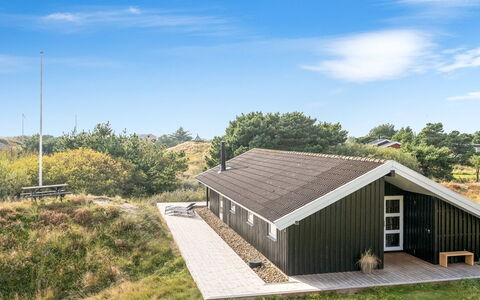 Edvardine - 400M from the Sea: Struik, Stedelijk Ontwerp, Groundcover, Steen, Appartement, Landgoed, Metselwerk, Balkon, Landscaping