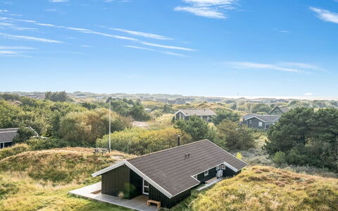 Edvardine - 400M from the Sea: Struik, Stedelijk Ontwerp, Groundcover, Steen, Appartement, Landgoed, Metselwerk, Balkon, Landscaping
