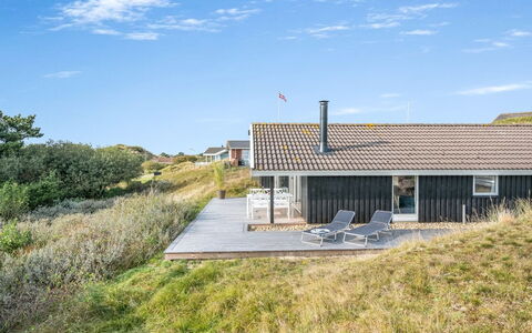 Edvardine - 400M from the Sea: Struik, Stedelijk Ontwerp, Groundcover, Steen, Appartement, Landgoed, Metselwerk, Balkon, Landscaping