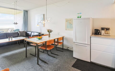 Anette - 50M from the Sea: Struik, Stedelijk Ontwerp, Groundcover, Steen, Appartement, Landgoed, Metselwerk, Balkon, Landscaping