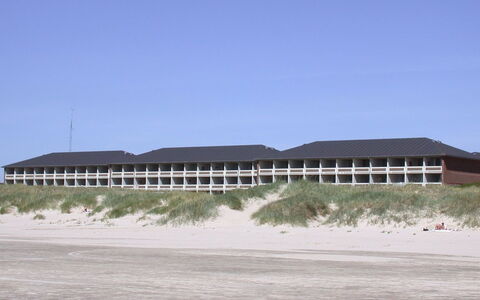 Anette - 50M from the Sea: Struik, Stedelijk Ontwerp, Groundcover, Steen, Appartement, Landgoed, Metselwerk, Balkon, Landscaping