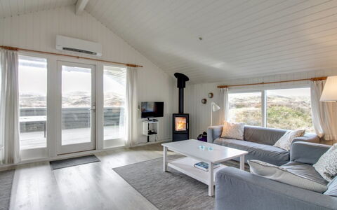 Lilja - 1.5Km from the Sea: Hout, Huis, Plafond, Verdieping, Meubilair, Houten Vloer, Hardwood, Woonkamer, Verblijf