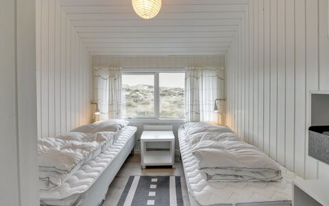 Lilja - 1.5Km from the Sea: Slaapkamer, Bed, Bedding, Laken, Bed Frame, Hoofdkussen, Daylighting, Linens, Kussen Gooien, Matras
