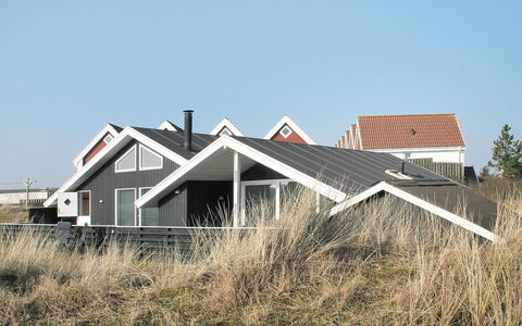Aska - 400M from the Sea: Dak, Architectuur, Huis, Huis, Verblijf, Siding, Landgoed, Daylighting, Boerderij