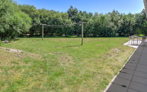 Andine - 1.2Km from the Sea: Struik, Stedelijk Ontwerp, Groundcover, Steen, Appartement, Landgoed, Metselwerk, Balkon, Landscaping
