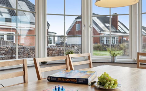Joonas - 100M from the Sea: Gebouw, Huis, Venster, Huis, Dak, Woongebied, Struik, Verblijf, Land Lot