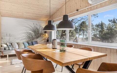 Solvey - 2Km from the Sea: Meubilair, Buitenmeubels, Tableware, Tafel, Drinkware, Stoel, Buitentafel, Voedsel, Fles