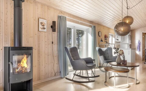 Solvey - 2Km from the Sea: Meubilair, Buitenmeubels, Tableware, Tafel, Drinkware, Stoel, Buitentafel, Voedsel, Fles
