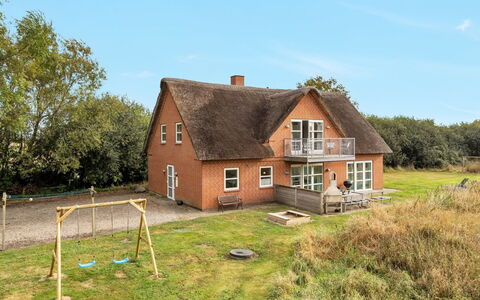 Henrike - 3.3Km from the Sea: Appartement, Schaduw, Balkon, Stoel, Hek, Buitenmeubels, Aluminium, Kunstgras