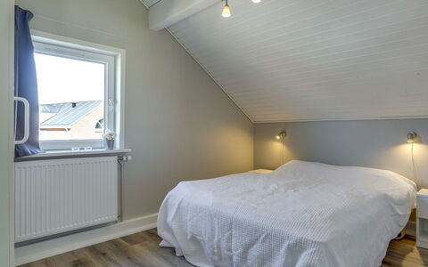 Anouk - 1.7Km from the Sea: Hout, Plafond, Slaapkamer, Flooring, Verdieping, Interieur Ontwerp, Bed, Bedding, Laken, Huis