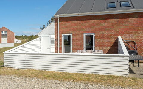 Anouk - 1.7Km from the Sea: Lucht, Dak, Huis, Woongebied, Siding, Samengesteld Materiaal, Verblijf, Steen, Metselwerk