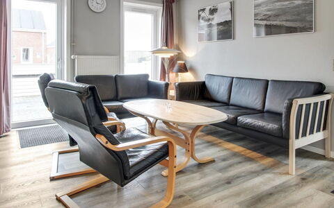 Anouk - 1.7Km from the Sea: Meubilair, Flooring, Interieur Ontwerp, Verdieping, Hout, Stoel, Houten Vloer, Woonkamer, Kamer, Huis