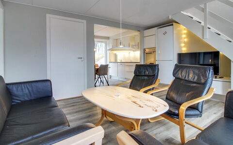 Anouk - 1.7Km from the Sea: Flooring, Interieur Ontwerp, Meubilair, Verdieping, Hout, Plafond, Kamer, Houten Vloer, Verlichting, Woonkamer
