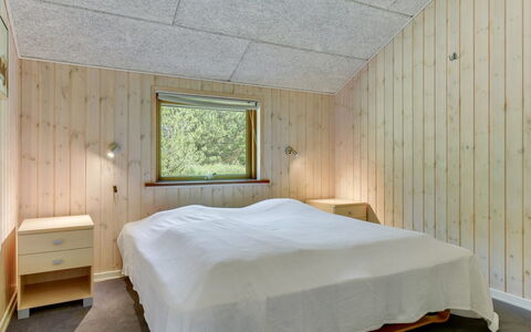 Jonas - 2.4Km from the Sea: Interieur Ontwerp, Hout, Flooring, Plafond, Slaapkamer, Verdieping, Kamer, Bed, Laken, Bedding
