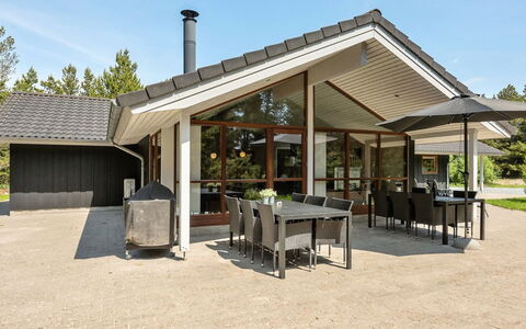 Jonas - 2.4Km from the Sea: Dak, Huis, Huis, Verblijf, Schaduw, Siding, Landgoed, Oprit, Veranda, Garden Gebouwen