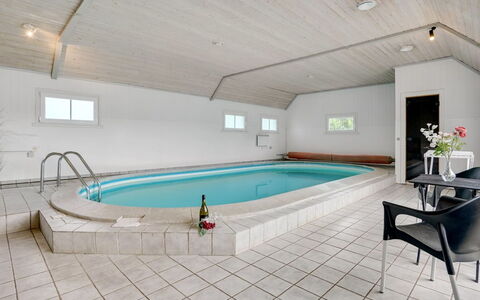 Madalena - 2.8Km from the Sea: Meubilair, Interieur Ontwerp, Stoel, Flooring, Tafel, Toevlucht, Verdieping, Plafond, Kamer, Eco Hotel