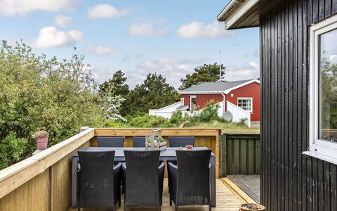 Ulrich - 500M from the Sea: Verblijf, Huis, Huis, Dak, Veranda, Landgoed, Siding, Garden Gebouwen, Boerderij, Werf