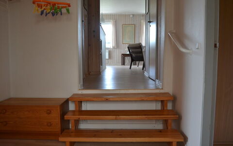 Ulrich - 500M from the Sea: Flooring, Verdieping, Houten Vloer, Hout, Interieur Ontwerp, Laminaatvloer, Hardwood, Meubilair, Beits, Kamer