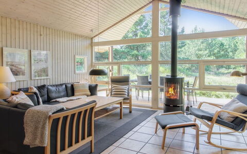 Karri - 1.1Km from the Sea: Interieur Ontwerp, Flooring, Hout, Plafond, Bankstel, Meubilair, Woonkamer, Verdieping, Kamer, Huis