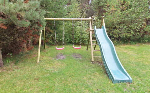 Lenia - 1Km from the Sea: Speeltoestel, Dia Van De Speelplaats, Speelplaats, Chute, Tuin, Schaduw, Gazon, Park, Schommel, Landscaping